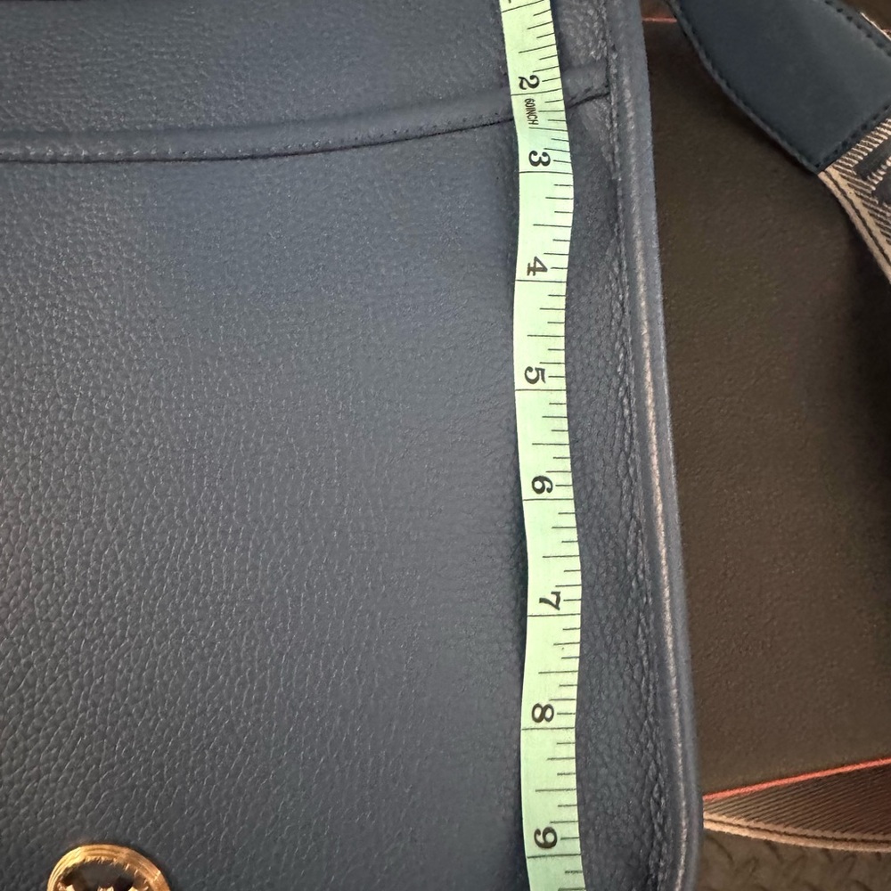 Michael Kors Crossbody in Blue Leather with guitar strap - Picture 6 of 7